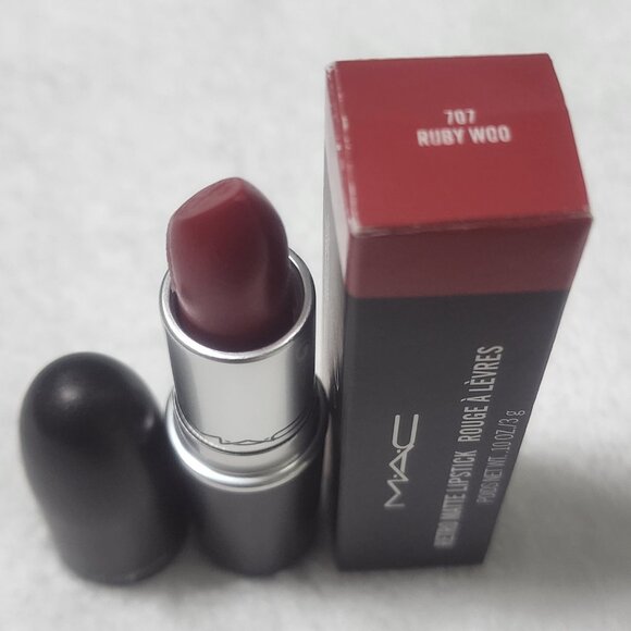 MAC Retro Matte Lipstick Ruby Woo 707 - Picture 3 of 8